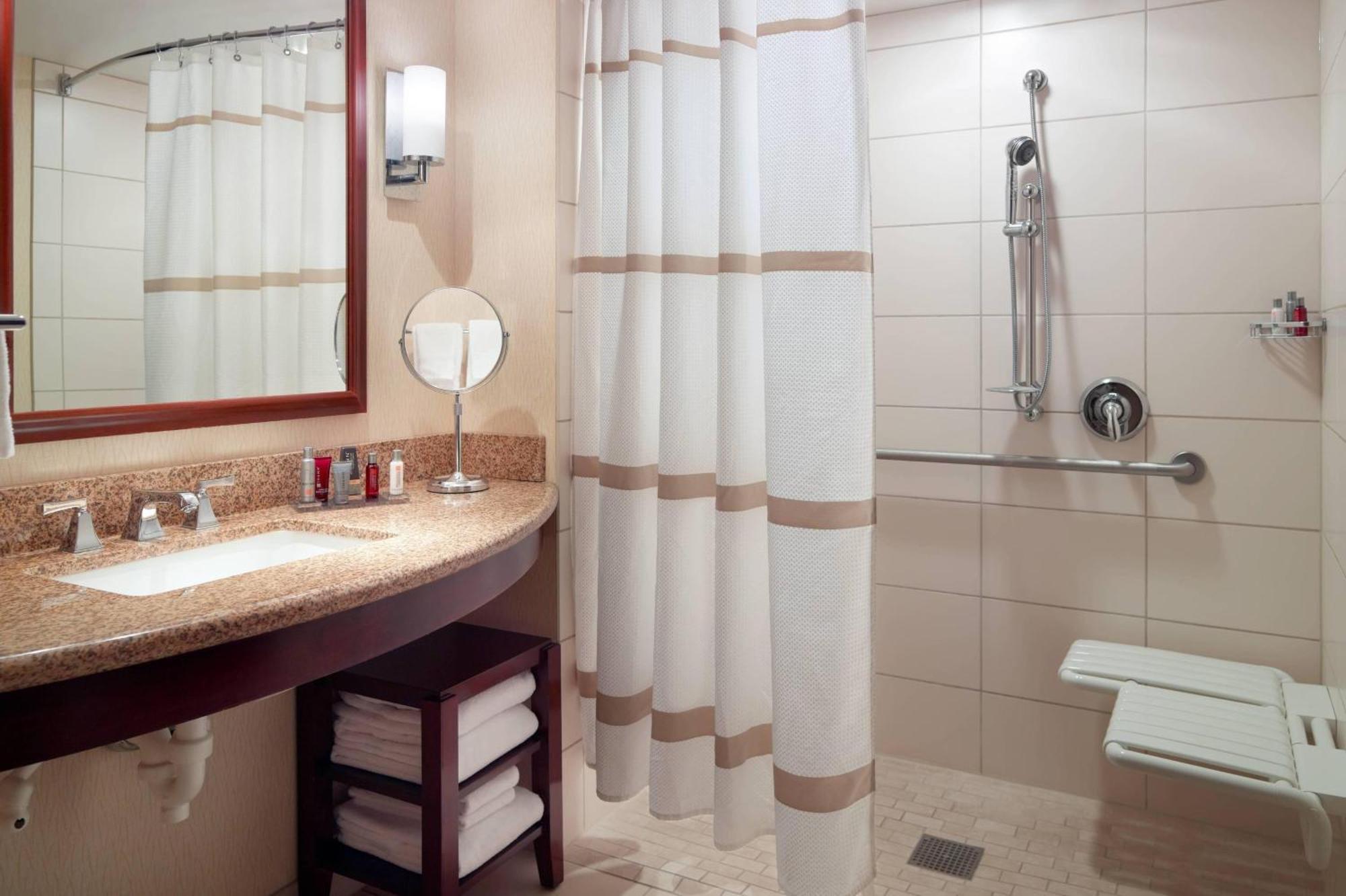 Marriott Bloomington Normal Hotel And Conference Center Zewnętrze zdjęcie